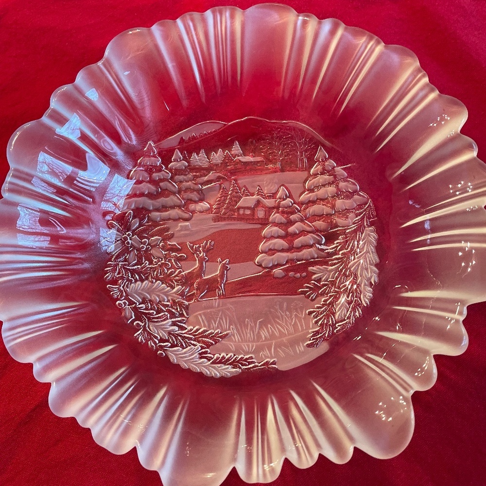 New! Mikasa Holiday Classics - 10.5 inch Frosted Crystal Christmas Bowl